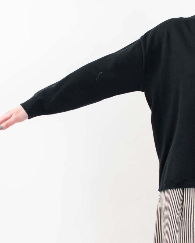 ASH-007　FIRST Vネックニット