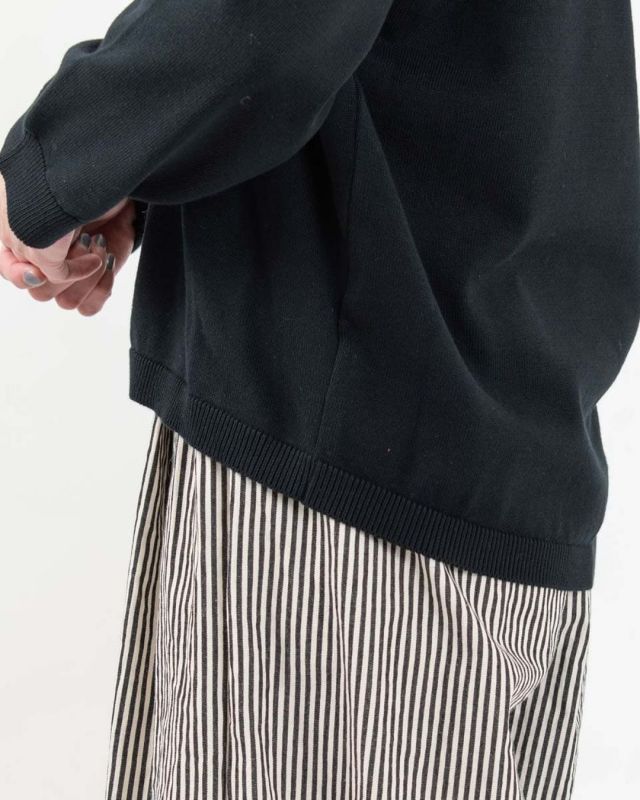 ASH-007　FIRST Vネックニット