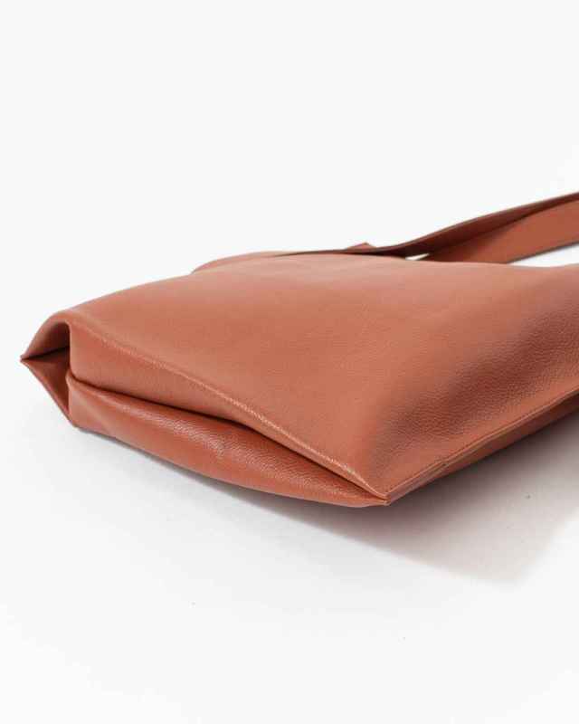 B-22197  BEAURE カウレザー 2デザインハンドル 薄マチA4トート