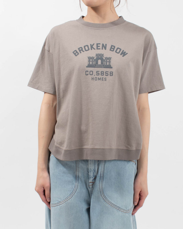 B-521016 BLUE LAKE MARKET アメリカンドライ天竺||ヘムラウンドプリントTee［broken BOW～］