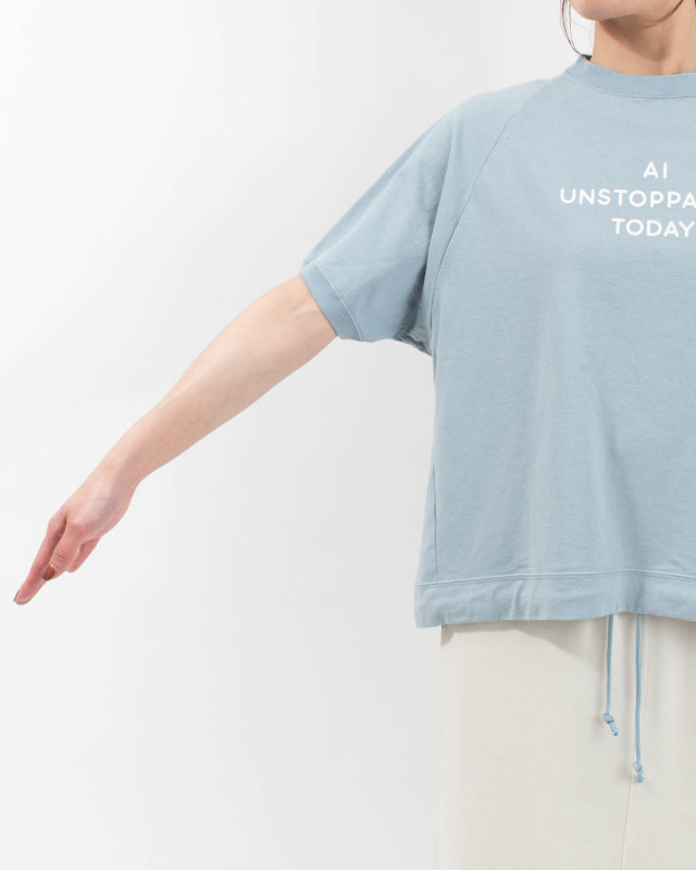 B-521020  BLUE LAKE MARKET アメリカンドライ天竺||ドロストプリントプルオーバー［AI UNSTOPPABLE TODAY］
