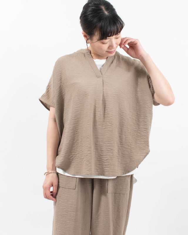 D9836 D*g*y キーネックプルオーバーブラウス