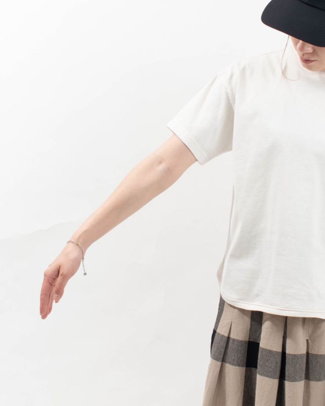 FIRST ファースト 襟ぐり小さめ 身幅ゆったり スタンダードなTシャツ FA-2227 レディース ナチュラル ファッション コーデ 服 30代 40代 50代 カジュアル FIRST 襟ぐり小さめ 身幅ゆったり スタンダードなTシャツ FA