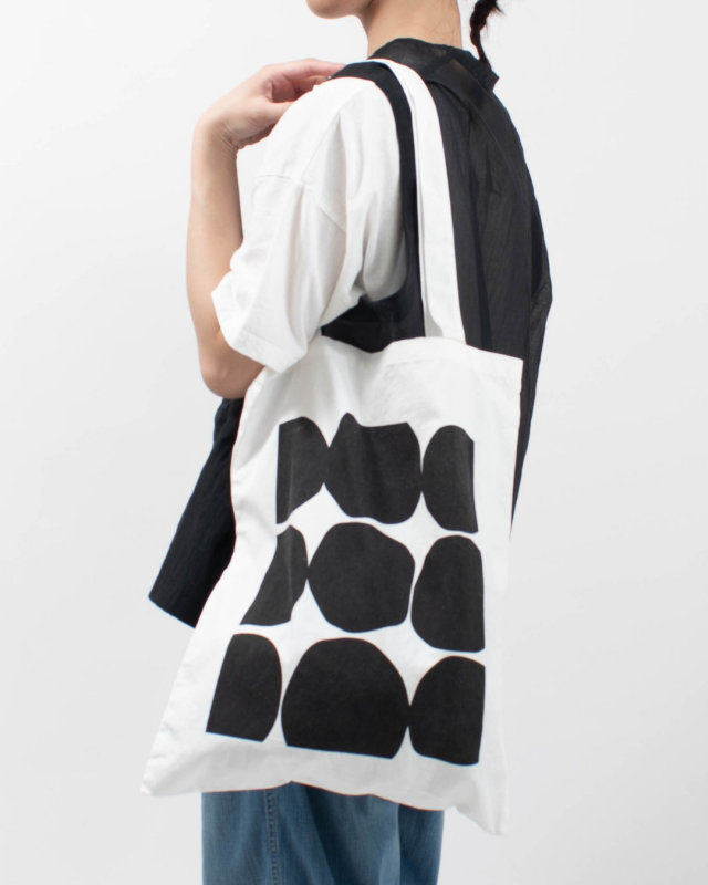 P02600 prit フレームドットプリントトート