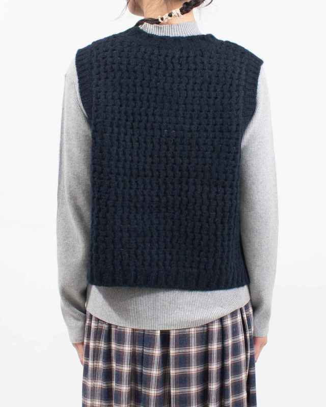 P906103 prit 1/3ファインメリノウールナイロン3Gワッフル編み クルーネックベスト