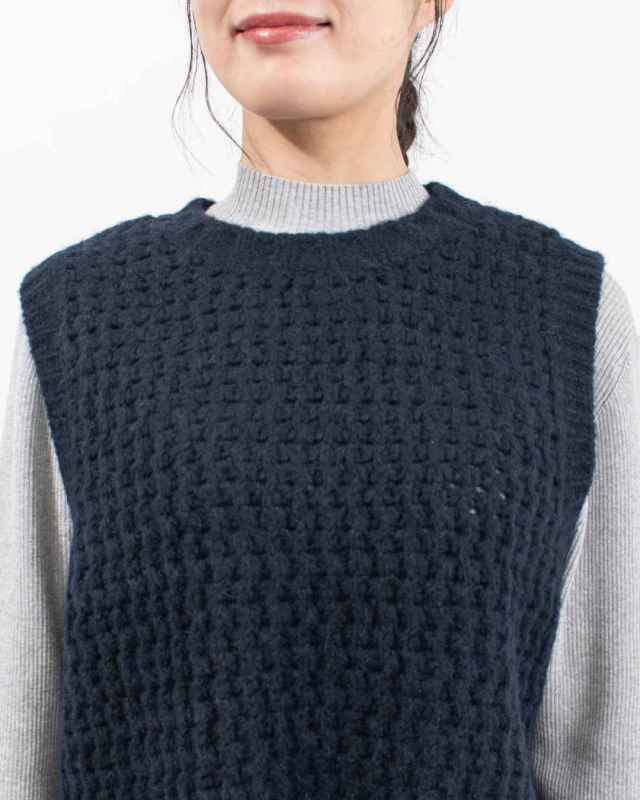 P906103 prit 1/3ファインメリノウールナイロン3Gワッフル編み クルーネックベスト