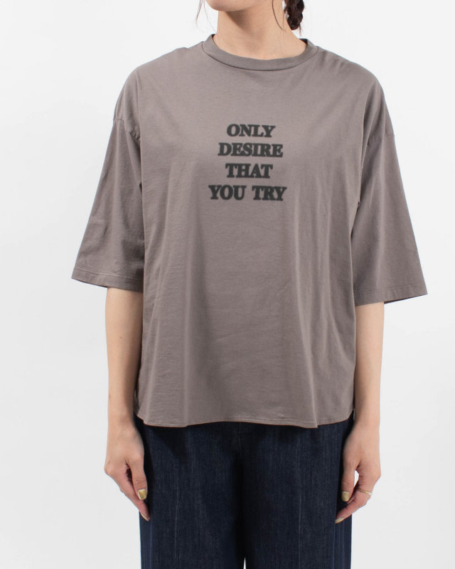 SA-37114 sabbatum 30/-BD天竺ヘムラウンドスプレー調プリントTee[ONLY DESIRE THAT YOU TRY]
