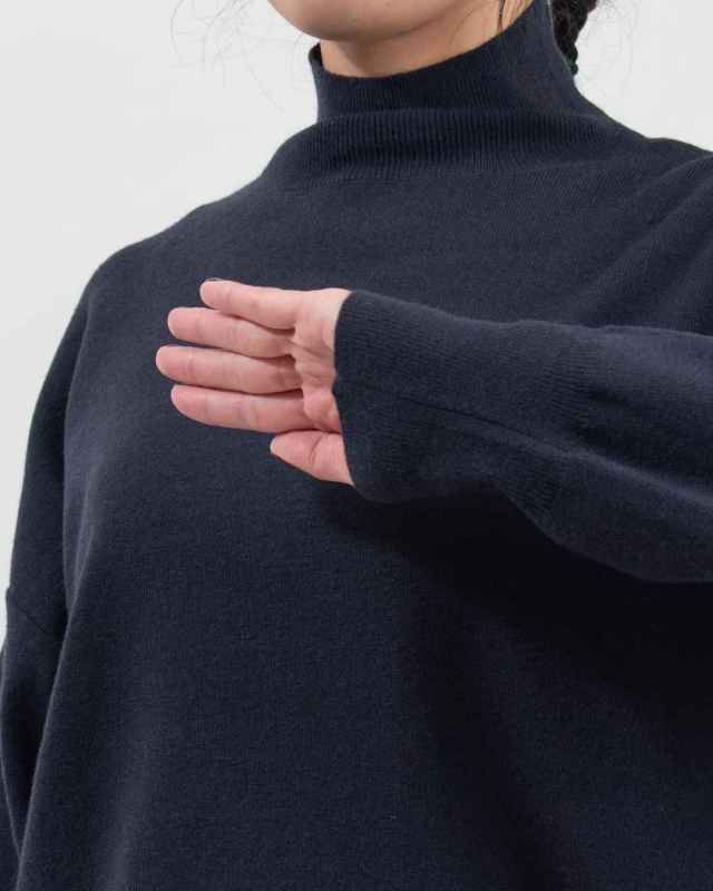 WVQ7081　hunch やわもちヤーン タートルドルマンニット