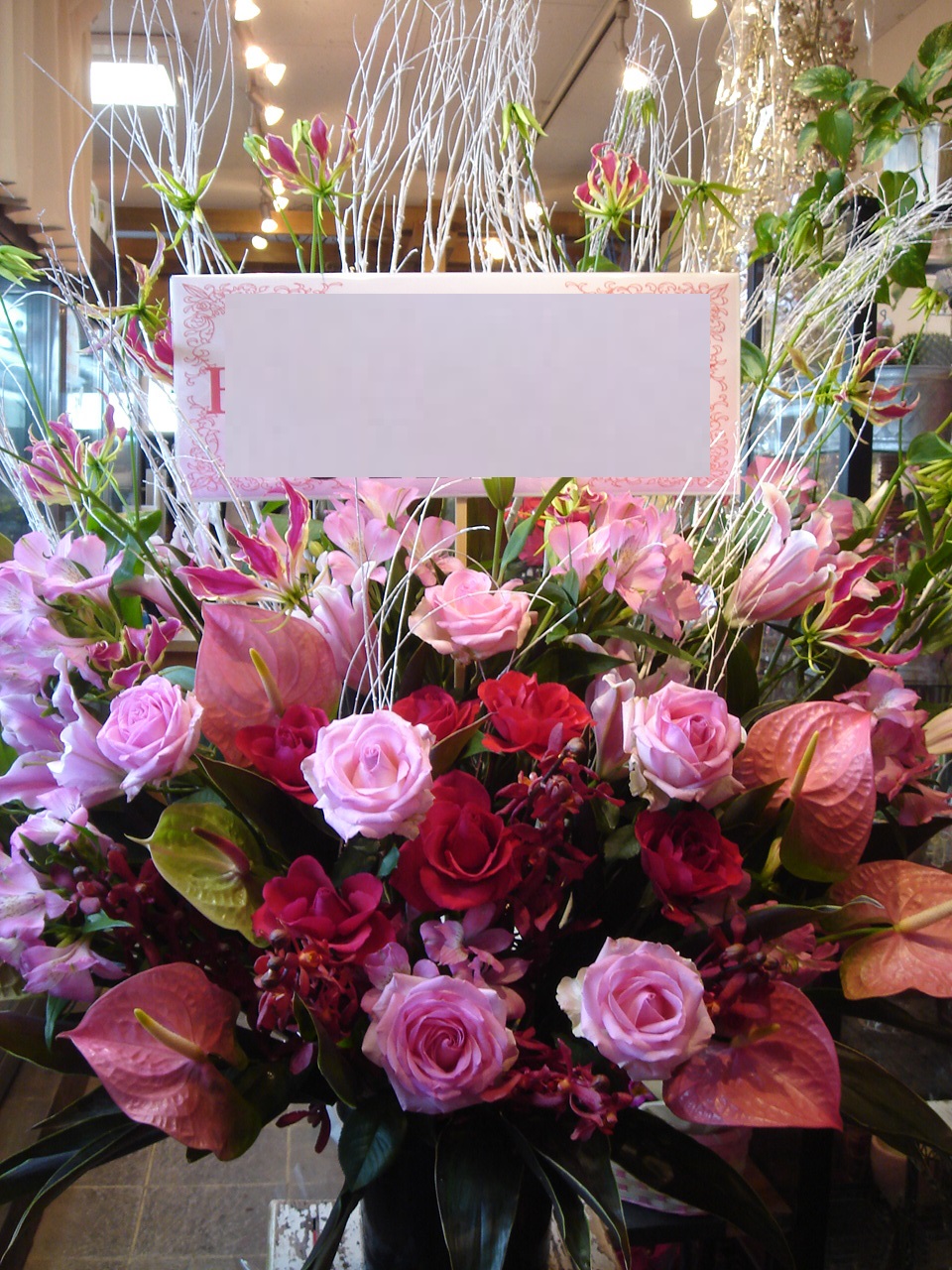 ボリュームアップ！ゴージャススタンド花１段【さいたま市限定※一部区除く】