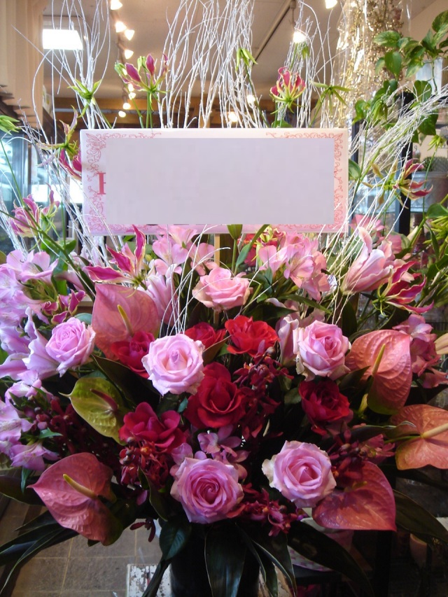 ボリュームアップ！ゴージャススタンド花１段【さいたま市限定※一部区除く】