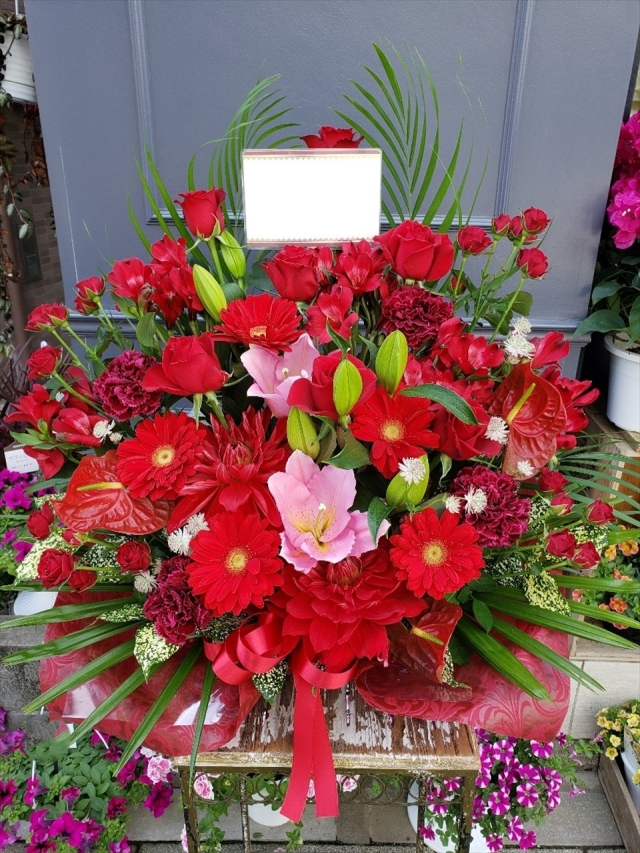 赤・ピンク系の華やかアレンジメント【お急ぎ便対応】