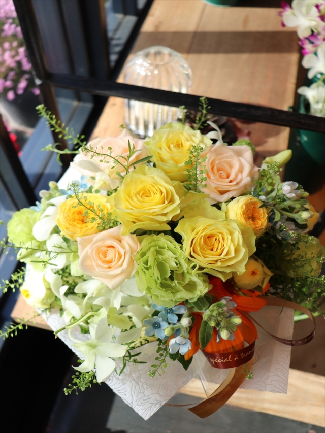 ＊*..Spring garden..＊°..※ナチュラルアレンジ　お花の贈り物 HANAGRA】季節 の アレンジメントS お花 花 フラワー 生花 ギフト