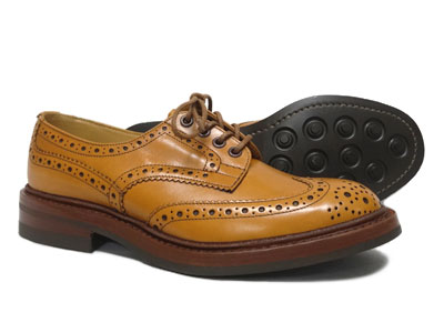 トリッカーズ バートン ウィングチップ カントリー ダイナイトソール Tricker's BOURTON M5633 ＜エイコンアンティーク＞　ライトブラウン ＜日本正規代理店規格モデル＞短靴　ローカット〔FL〕