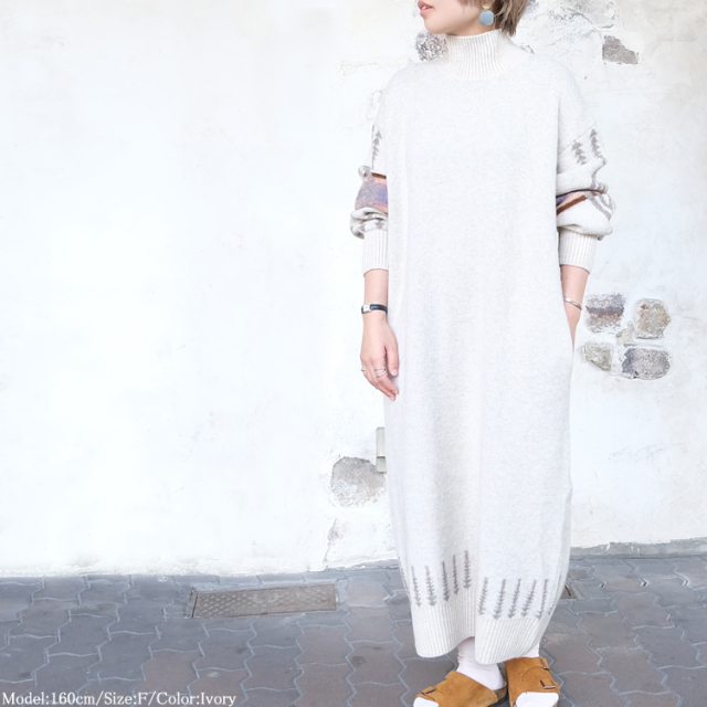 ネイティブ柄がインパクト大のニットワンピース＊