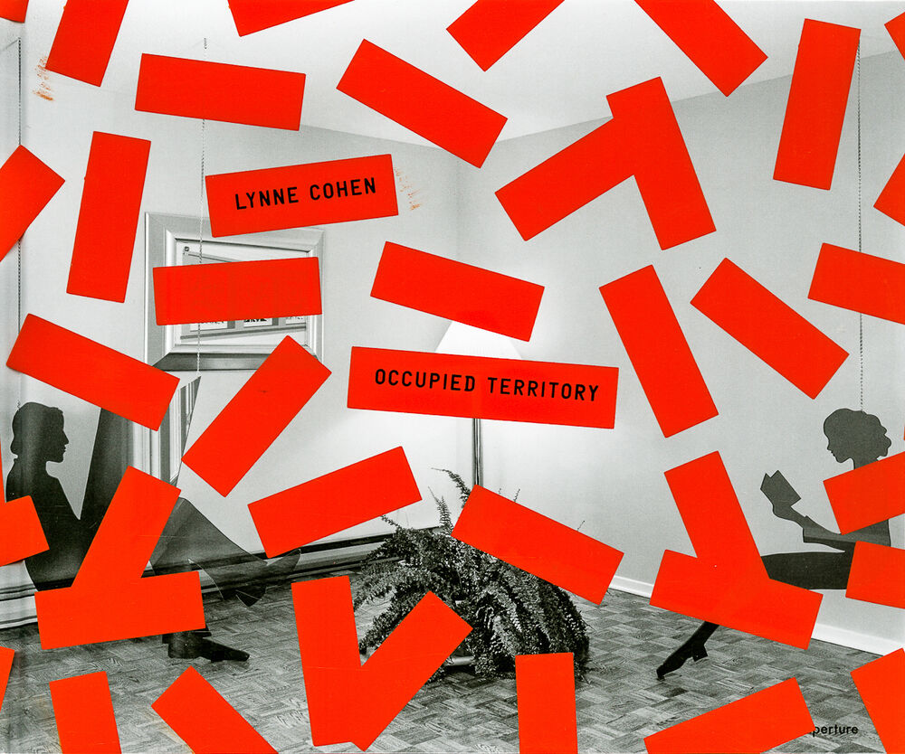 リン コーエン写真集 Lynne Cohen Occupied Territory