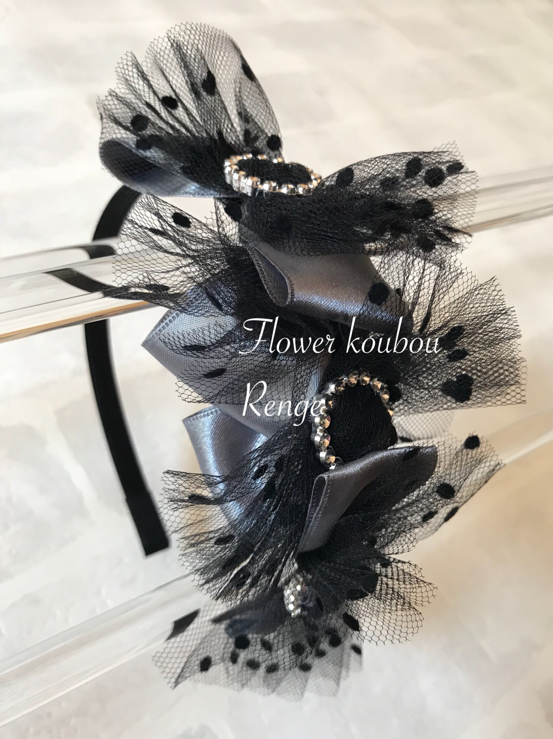 【宅急便コンパクト可】ドットチュールレースカチューシャ　選べる２色　（黒・白）ボリュームたっぷり