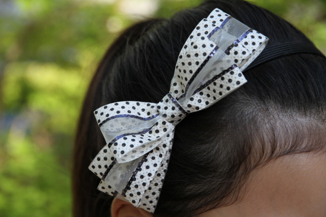 ドットリボンカチューシャ　die Kuhle ディエクール　　　アイボリー×黒　３段リボンで豪華！涼やかなドイツリボン使用