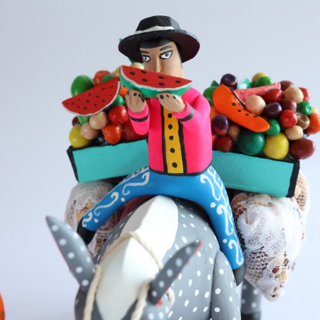 メキシコ オアハカ ウッドカービング アルマジロ セルジオ◦サンティアゴ ウッドカービング オアハカ 木彫り人形 ナチュラル - メキシコ雑貨と