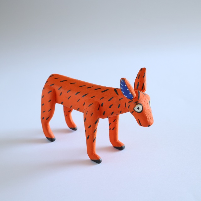 メキシコ オアハカ ウッドカービング アルマジロ セルジオ◦サンティアゴ マルティン・サンティアゴ 木彫り うさぎ 兎 ウサギ オアハカン