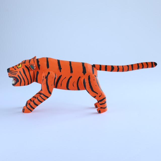 キリーノ・サンティアゴ 木彫り トラ 虎 寅 オアハカンウッドカーヴィング アレブリヘス メキシコ民芸品 メキシコ雑貨