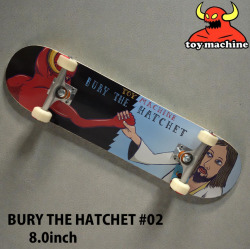 トイマシーン スケートボード コンプリート TOY MACHINE BURY THE HATCHET #02 8.0inch [TM210] スケボー 完成品 組み立て済み