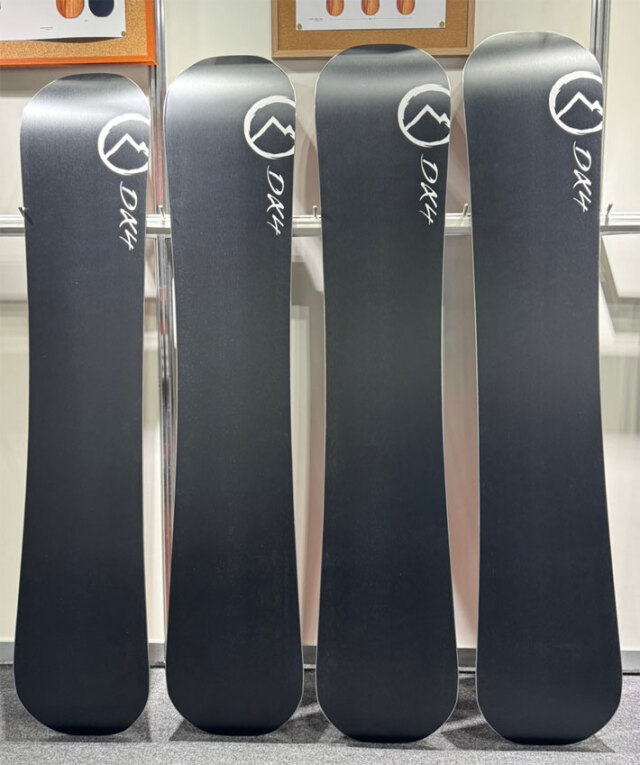 24-25 NOVEMBER DX4 ノベンバー ディエックスフォー DX FOUR 147cm 