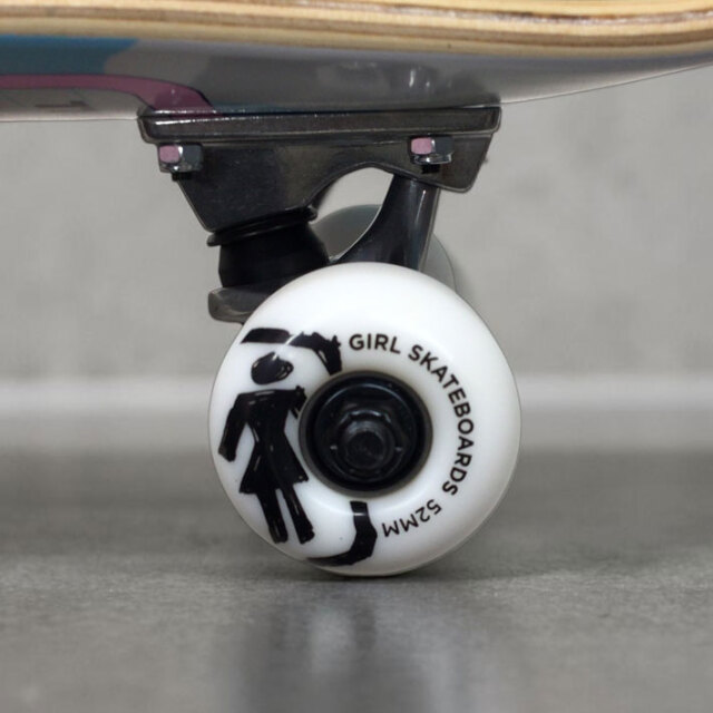 GIRLガールスケートボードコンプリートマイクキャロル完成品中古品 ガール スケートボード コンプリート GIRL SKATEBOARD HELLO KITTY 8.0