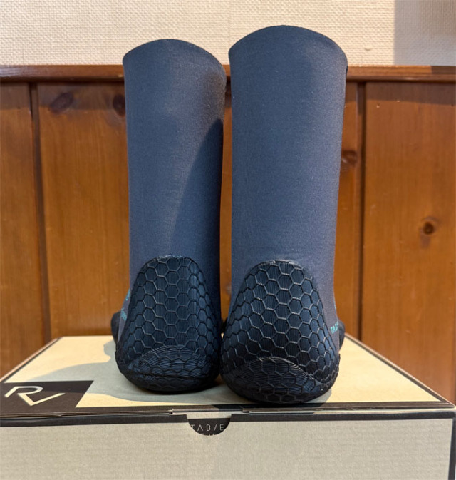 タビー レボ キヌガワ 4mm サーフブーツ [KW-4721C] Tabie REVO