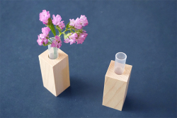 ヒノキの一輪挿し
