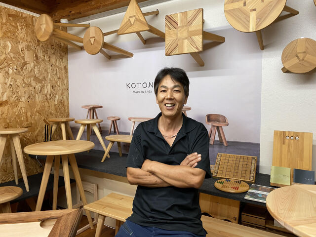 組美木のスツールは国産材を使った木製家具です。