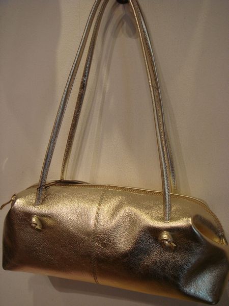 牛革筒形バッグ ゴールド