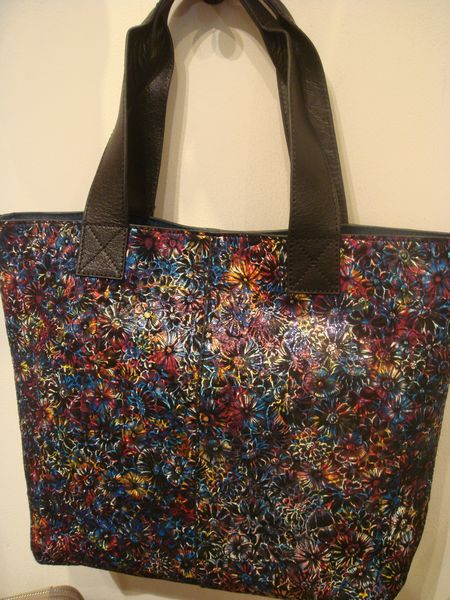 牛革フラワー柄トートバッグ2