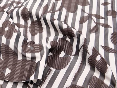 ストライプタフタフラワージャカード（ブラウン） メイン4:3