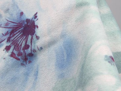 スエード花柄プリント（ホリゾンブルー） メイン