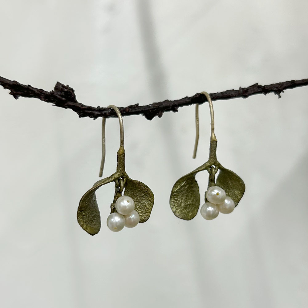 ヤドリギ パール ワイヤーピアス / Michael Michaud