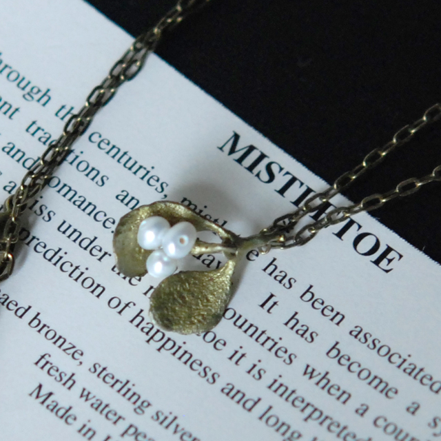 Michael Michaud（マイケルミショー）のアクセサリー。自然をモチーフにしたネックレスやピアス。