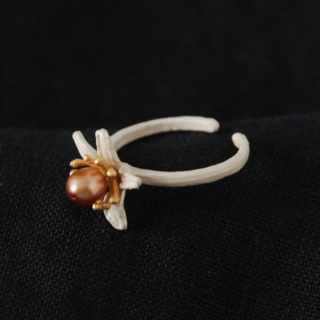 Michael Michaud（マイケルミショー）のアクセサリー。自然をモチーフにしたネックレスやピアス。