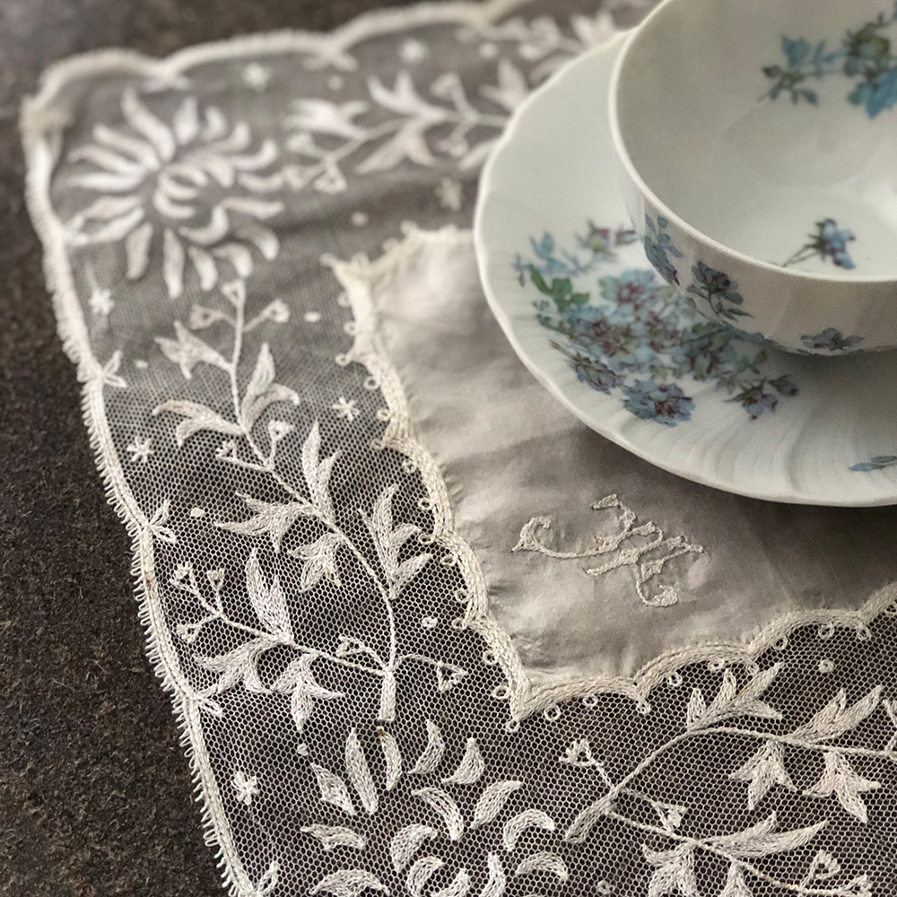 LA COUSINE DES LILAS ラ クジーヌ デ リラ アンティーク レース フランス 刺繍