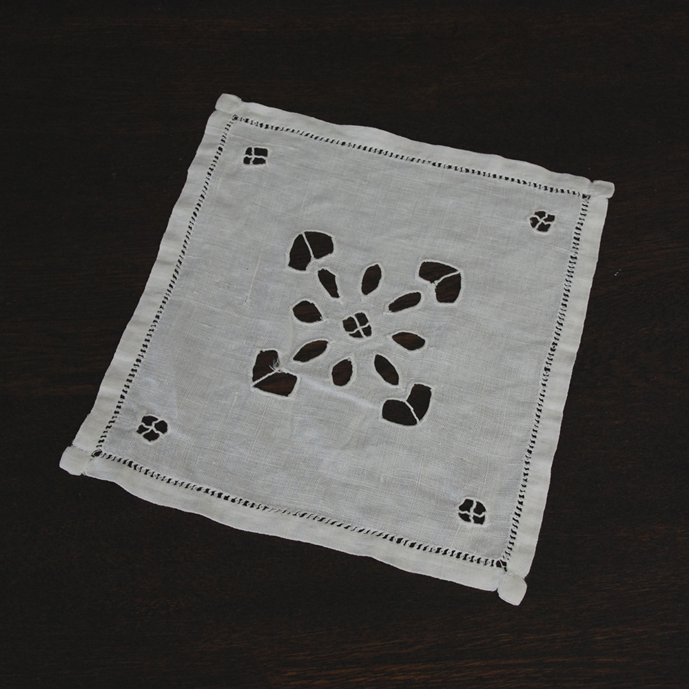 LA COUSINE DES LILAS ラ クジーヌ デ リラ アンティーク レース フランス 刺繍