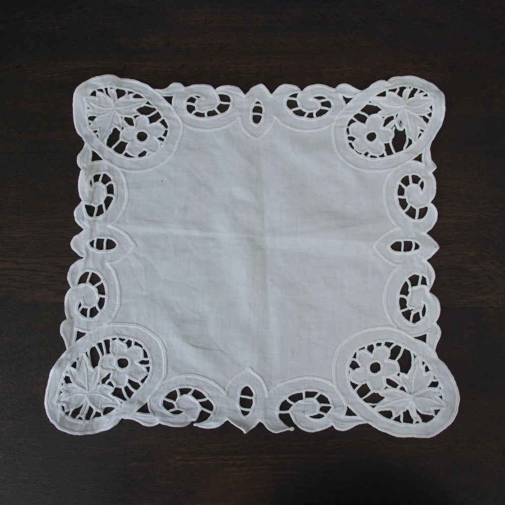 LA COUSINE DES LILAS ラ クジーヌ デ リラ アンティーク レース フランス 刺繍