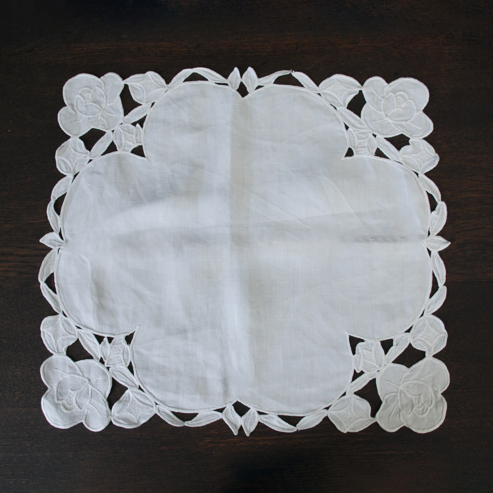 LA COUSINE DES LILAS ラ クジーヌ デ リラ アンティーク レース フランス 刺繍