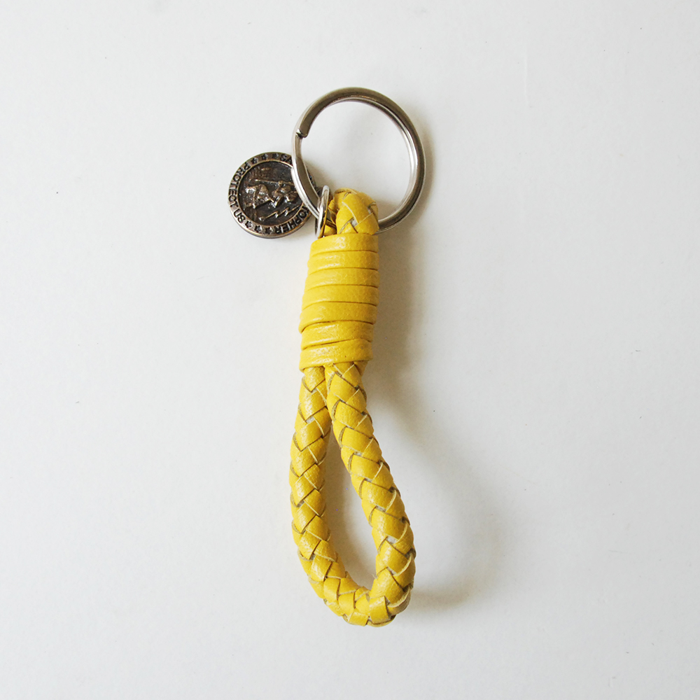 DRAGON(ドラゴン) 熟練した職人の編みこみによるレザーメッシュが特徴的なブランド。