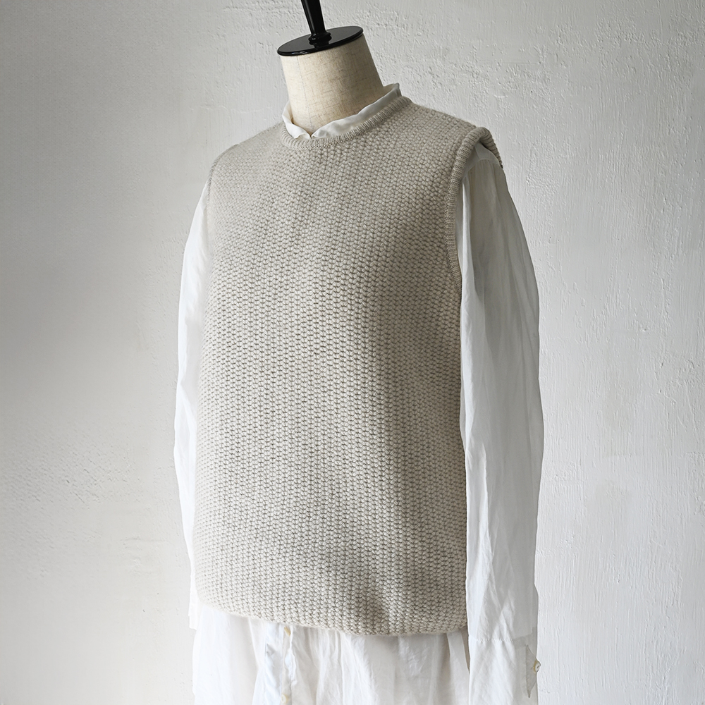 オユーナ（OYUNA）のコレクション。上質なカシミアウェアが入荷しております。イギリスブランド。