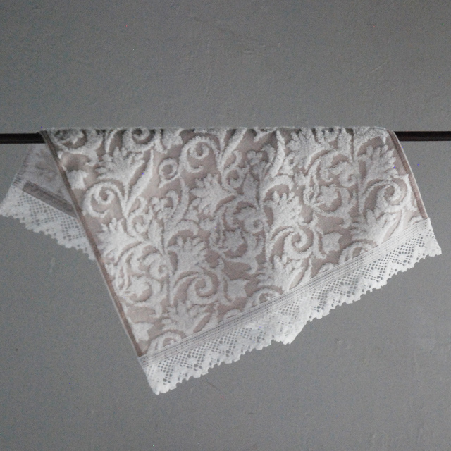 フランジュールの高級タオル、ジュリエット。優雅なモチーフがインテリアのアクセントになります。