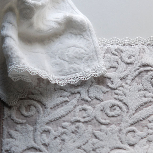 フランジュールの高級タオル、ジュリエット。優雅なモチーフがインテリアのアクセントになります。