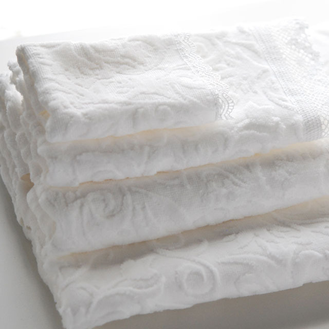 フランジュールの高級タオル、ジュリエット。優雅なモチーフがインテリアのアクセントになります。