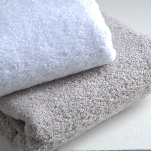 オリジナルタオル、『モアルー』。コーマ無撚糸を使用。コットンの素材をそのまま感じられるふんわりソフトなタオル。