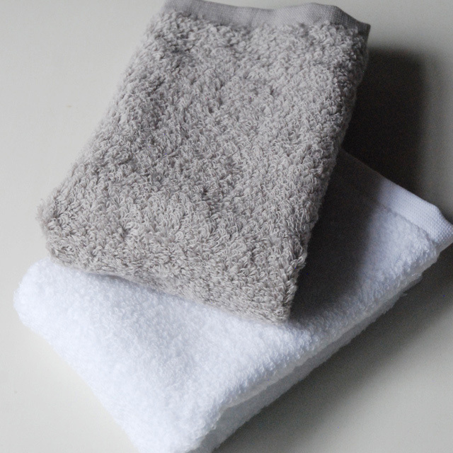 オリジナルタオル、『モアルー』。コーマ無撚糸を使用。コットンの素材をそのまま感じられるふんわりソフトなタオル。