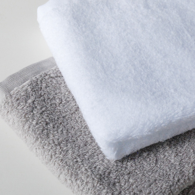 オリジナルタオル、『モアルー』。コーマ無撚糸を使用。コットンの素材をそのまま感じられるふんわりソフトなタオル。
