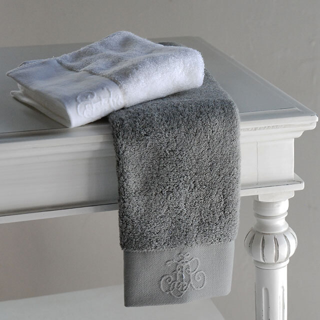 フランジュールの高級タオル、モノグラム。上質なコットンを使用してお作りしています。